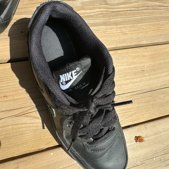 Youth Nike Air Max 90’s - all black - Picture 8 of 10